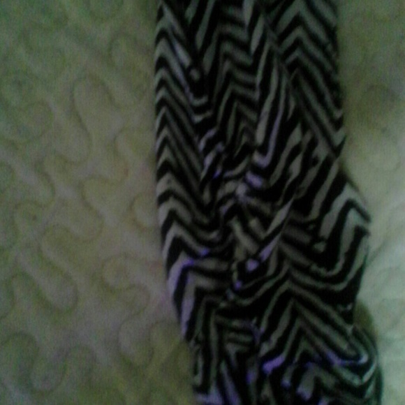 Grace Elements Black & White chevron striped Tunic - Picture 8 of 8